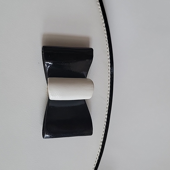 🌟Host Pick🌟Bally Vintage White Leather Crossbody with Black Bow and Black Trim - Picture 5 of 11